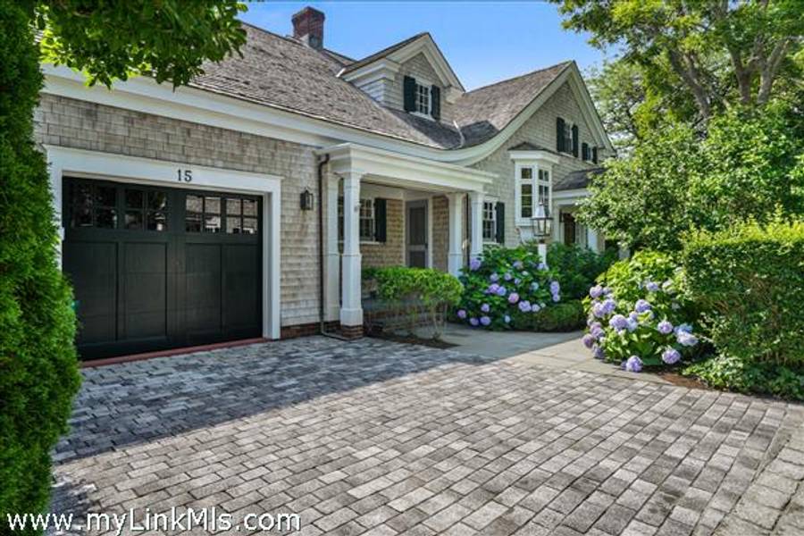 15 Tilton Way  Edgartown