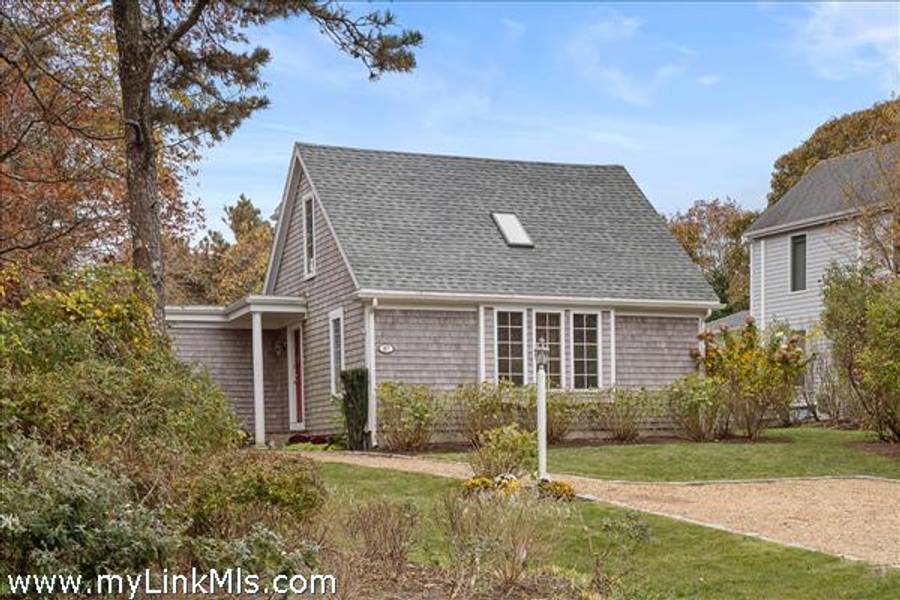 87 Schoolhouse Road  Edgartown