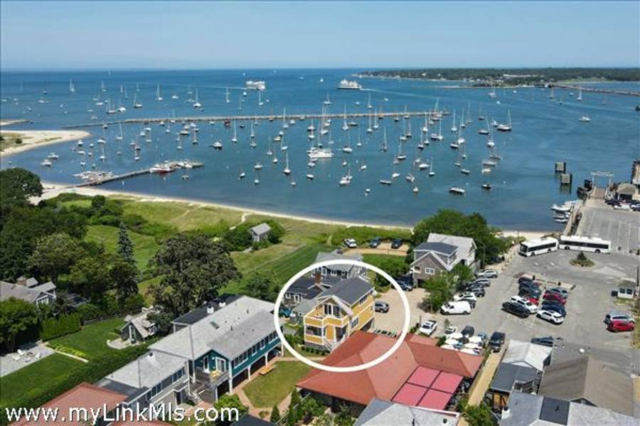 26- Union Court 7 Vineyard Haven