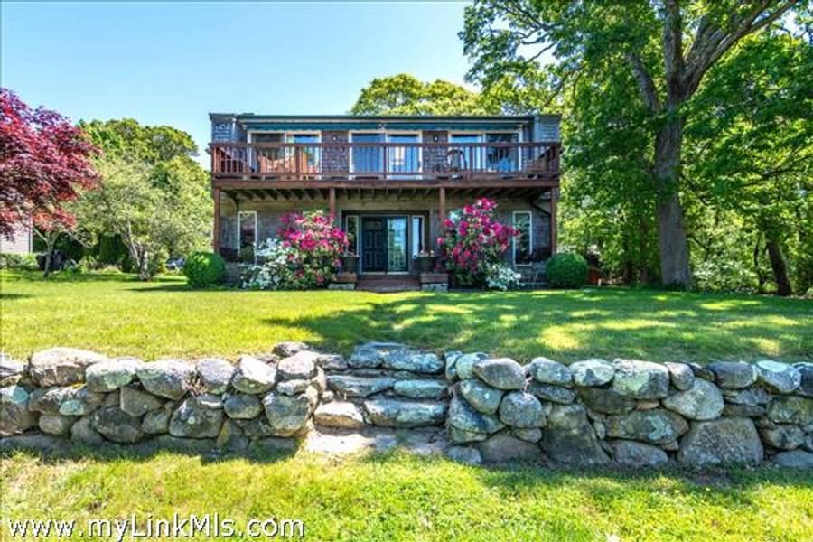 12 Mae Avenue  Oak Bluffs