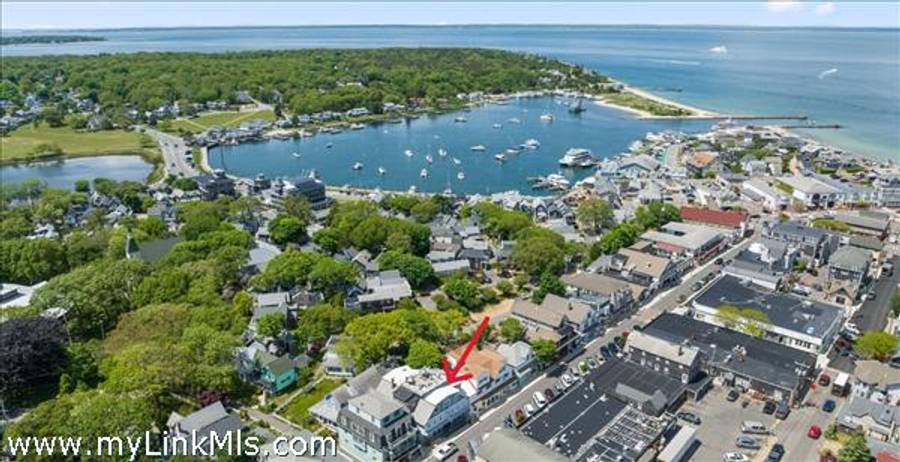 37 Circuit Avenue 4 Oak Bluffs