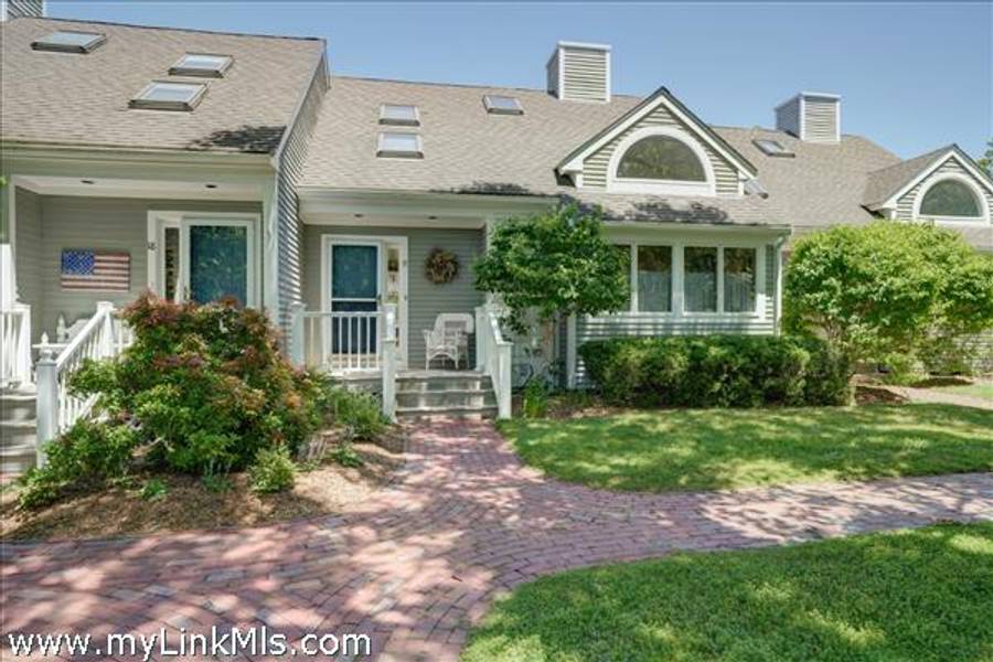 17 Meetinghouse Village Way  Edgartown