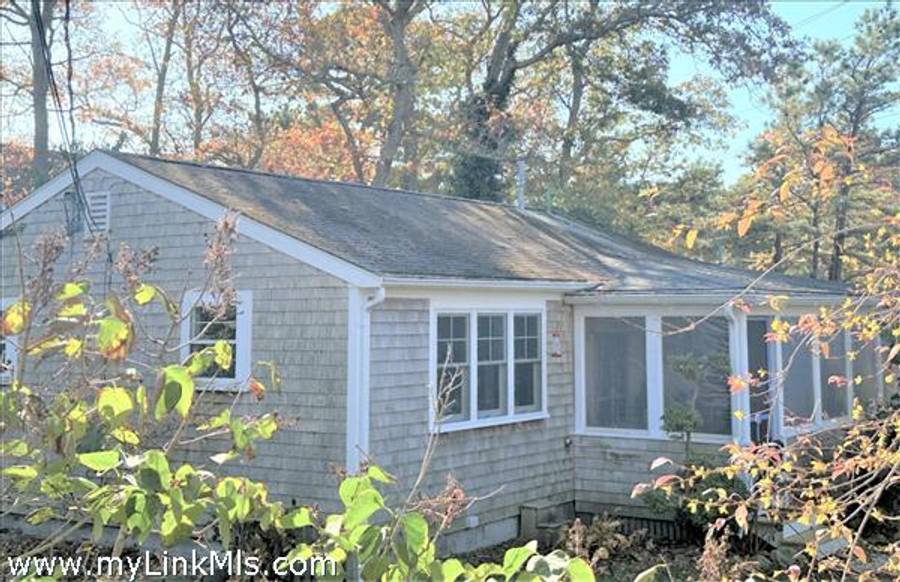 32 Clark Avenue  Vineyard Haven