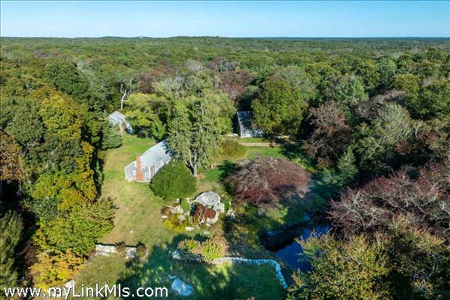 15 Crowell Road West Tisbury