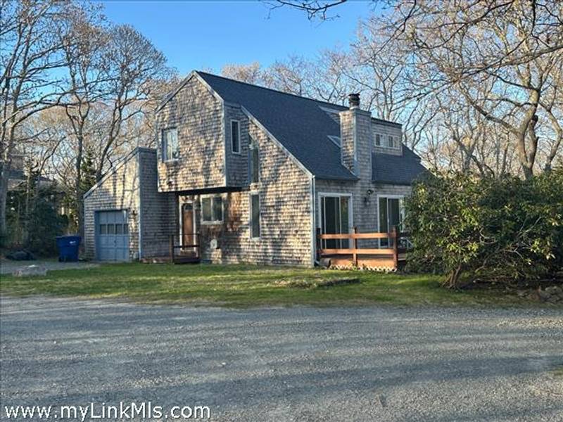 16 Hye Road  Edgartown