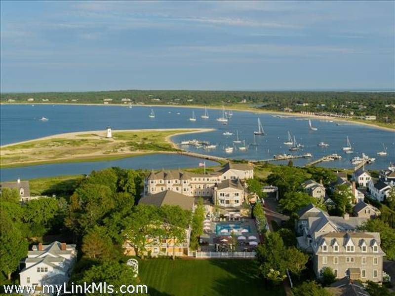 131 North Water Street  96 Captain Huxford Cottage Edgartown